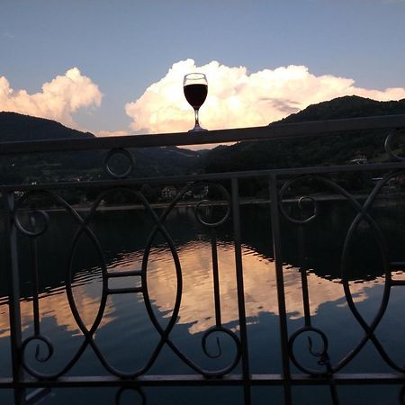 Vila Oaza - Zvornicko Jezero ズヴォルニク エクステリア 写真